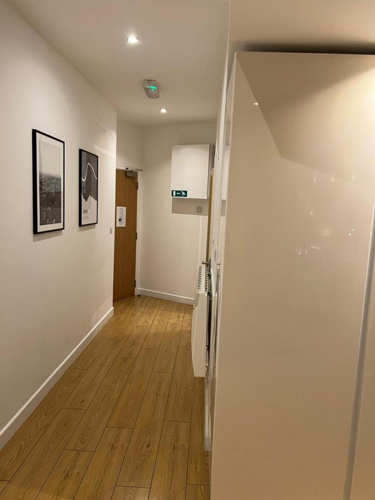 Tranquil 1 Bedroom Retreat In Piccadilly Vr4 Londen Buitenkant foto