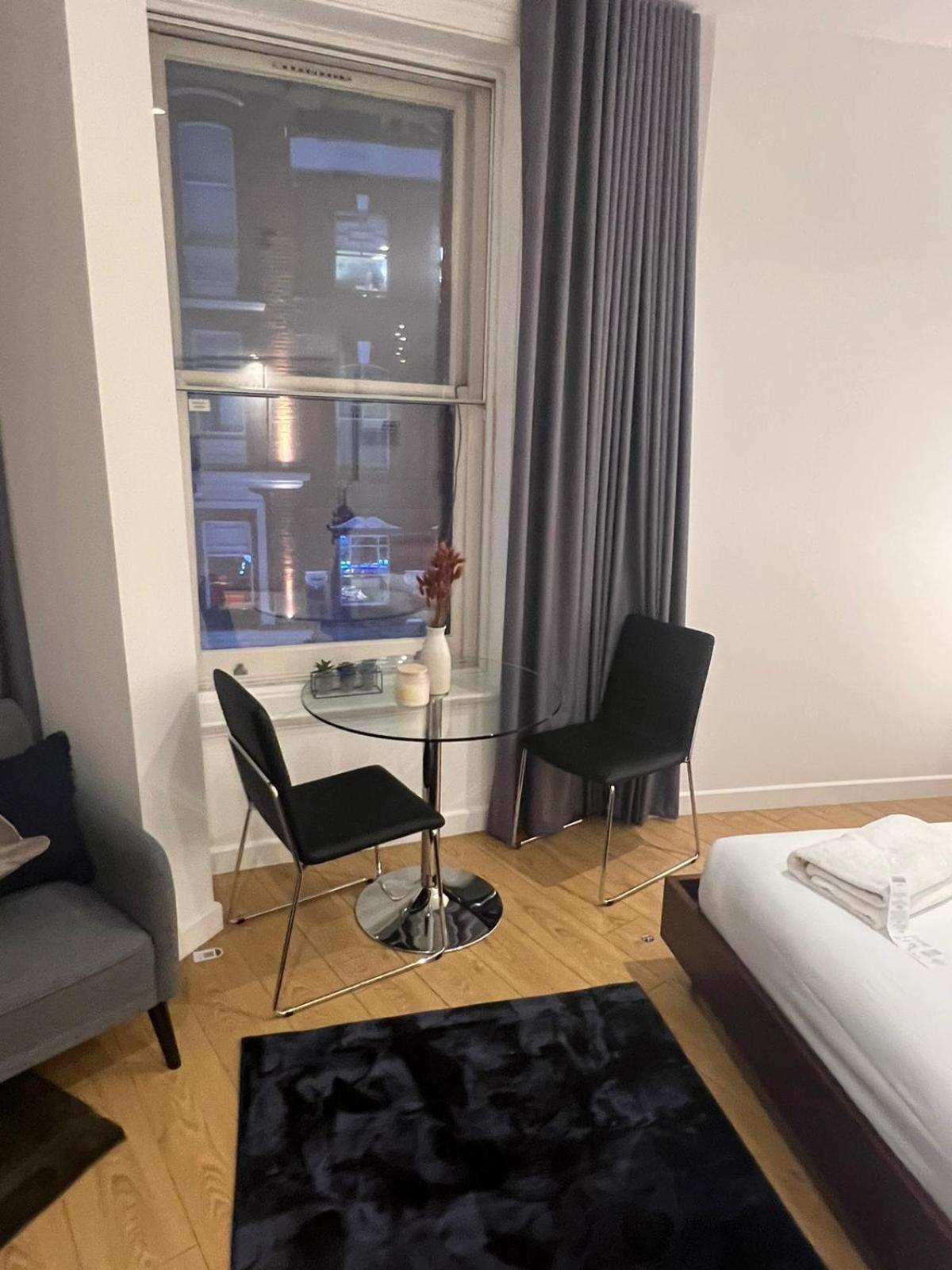 Tranquil 1 Bedroom Retreat In Piccadilly Vr4 Londen Buitenkant foto