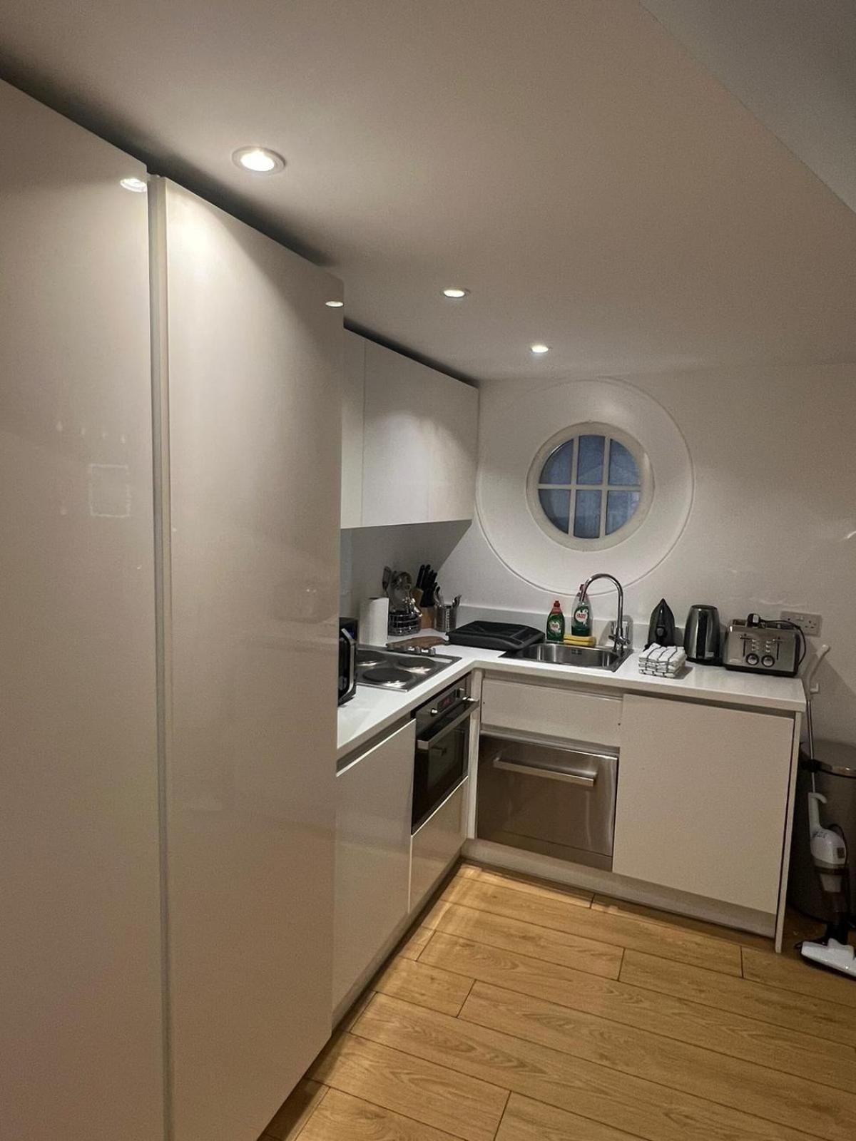 Tranquil 1 Bedroom Retreat In Piccadilly Vr4 Londen Buitenkant foto