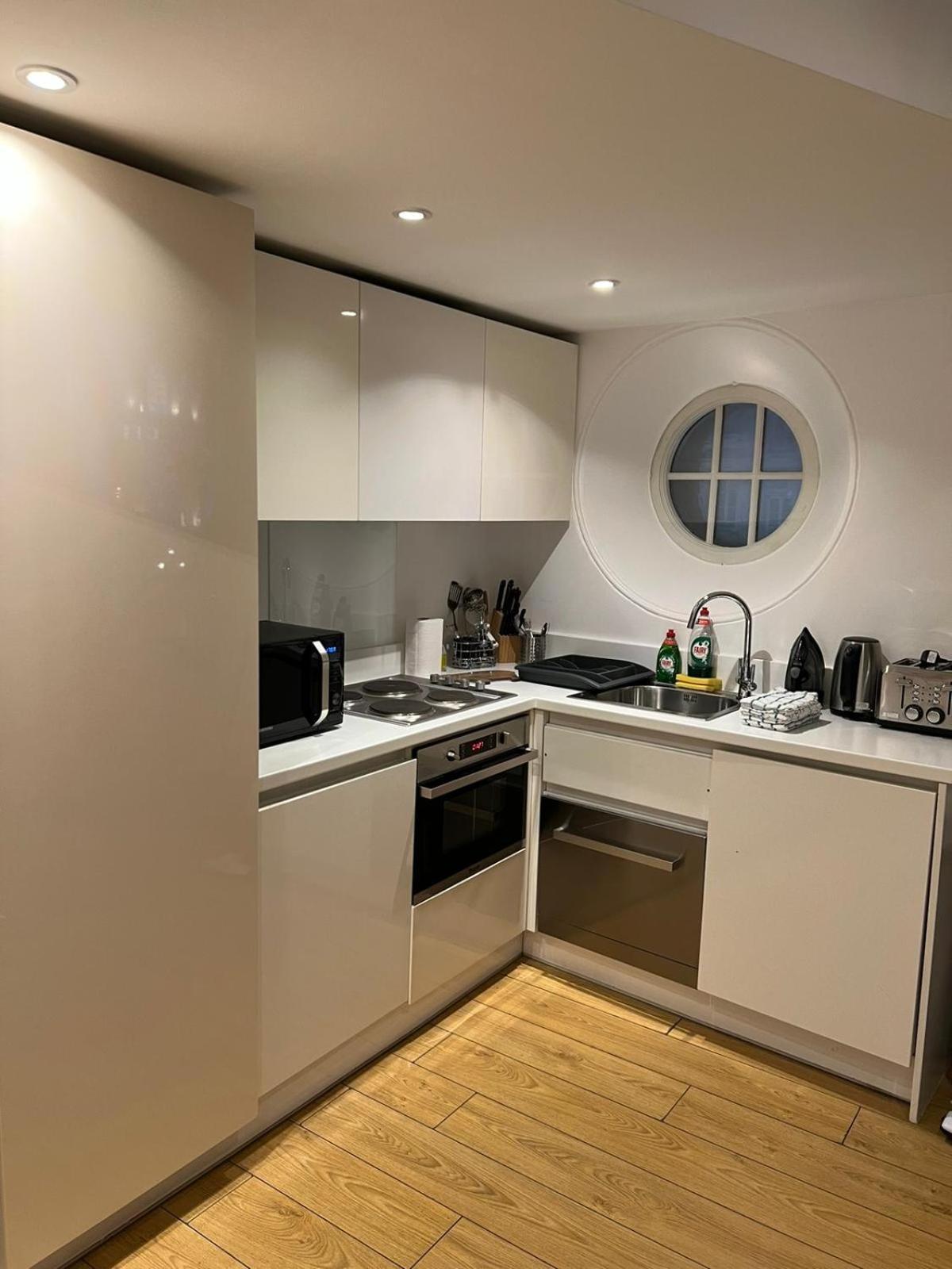 Tranquil 1 Bedroom Retreat In Piccadilly Vr4 Londen Buitenkant foto